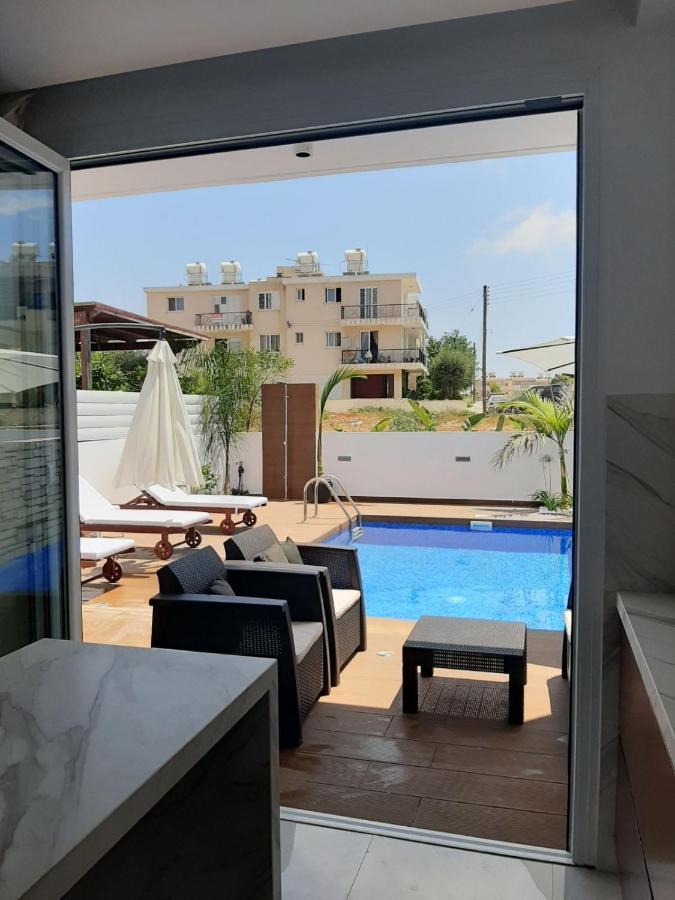Melanos Fully Renovated Townhouse With Private Pool Apartament